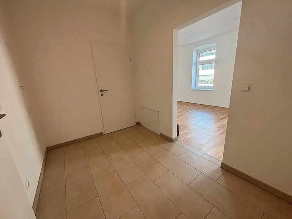Sehr gut aufgeteilte 2-Zimmer Wohnung mit Loggia und Einbauküche!