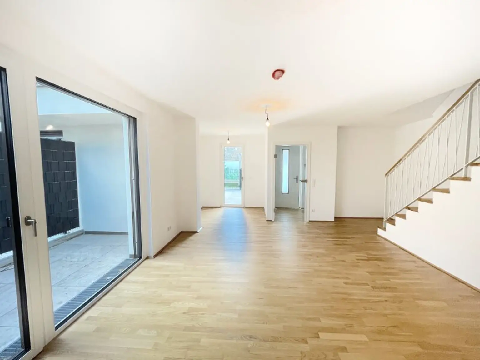Einmalige Chance: Modernes Townhouse mit zwei Eingängen!