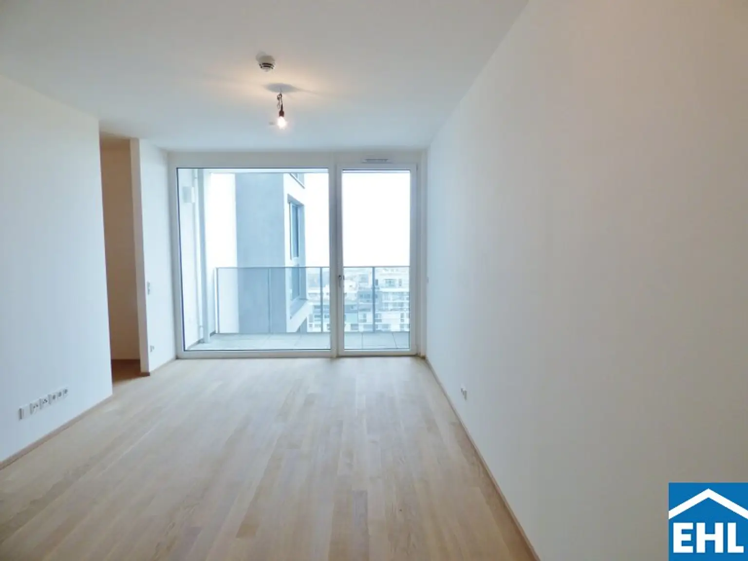 1,5-Zimmerwohnung mit Balkon bei der U1!