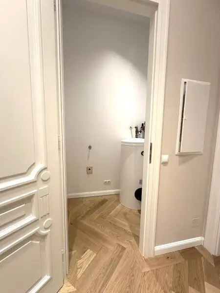 MÖLLWALDPLATZ, U1-NÄHE, 124 m2 ALTBAU, Wohnküche, 2 Zimmer, klimatisiert, 2 Bäder, Parketten, Loggia, 1. Liftstock, provisionsfrei