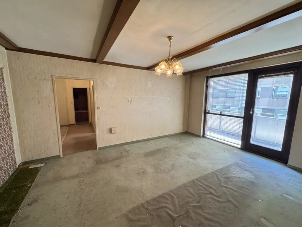 Charmante 3-Zimmer-Wohnung in 1140 Wien – Ihre Sanierungschance mit Loggia!