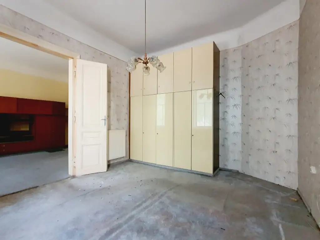 Unsanierte Wohnung in einem wunderschön sanierten Stilaltbau - Gaußplatz/Augarten