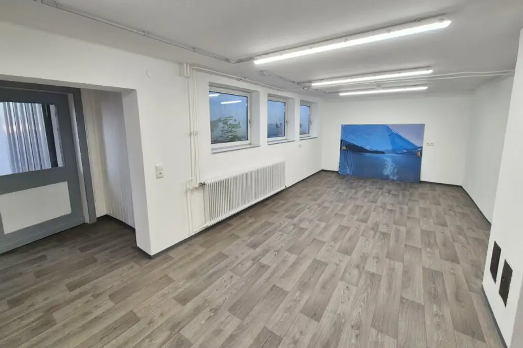 Praxis- Büro, oder Lagerraum in 2-Familienhaus