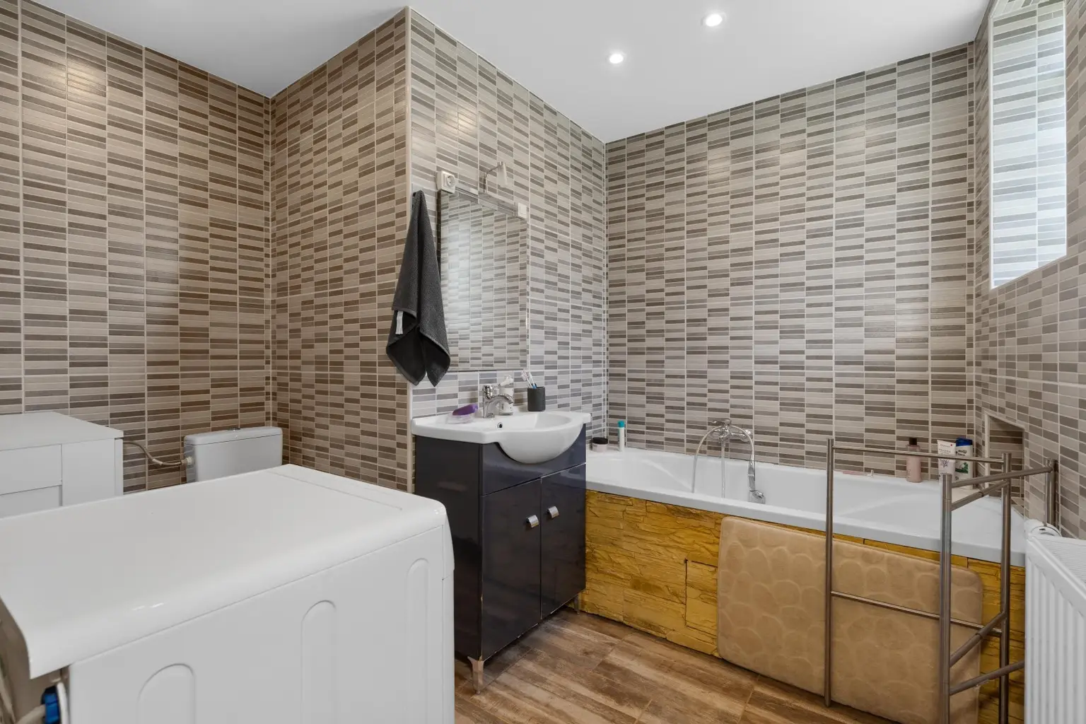 "Ein-/Zweifamilienhaus in ruhiger Lage – mit Sauna & Kachelofen!"