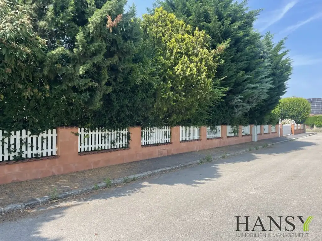 Neuwertiges Traum-Einfamilienhaus in Pfaffstätten: Stil, Pool und Gartenparadies!