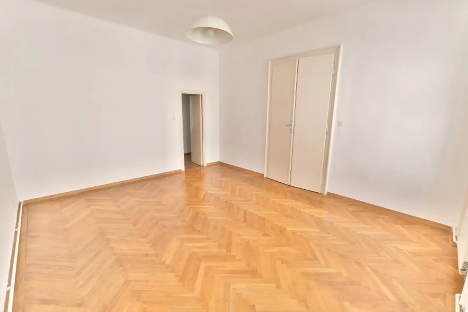 Antonigasse UNBEFRISTETE 2 Zimmer-Wohnung mit KFZ-Stellplatz im Haus