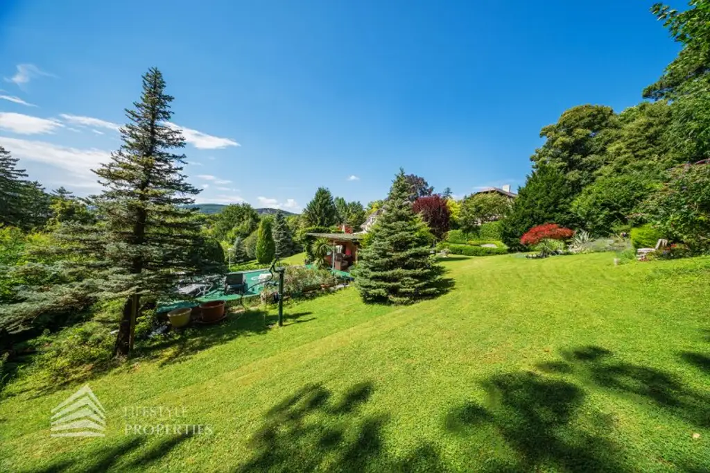 Beeindruckende Villa mit gepflegten Garten und Pool