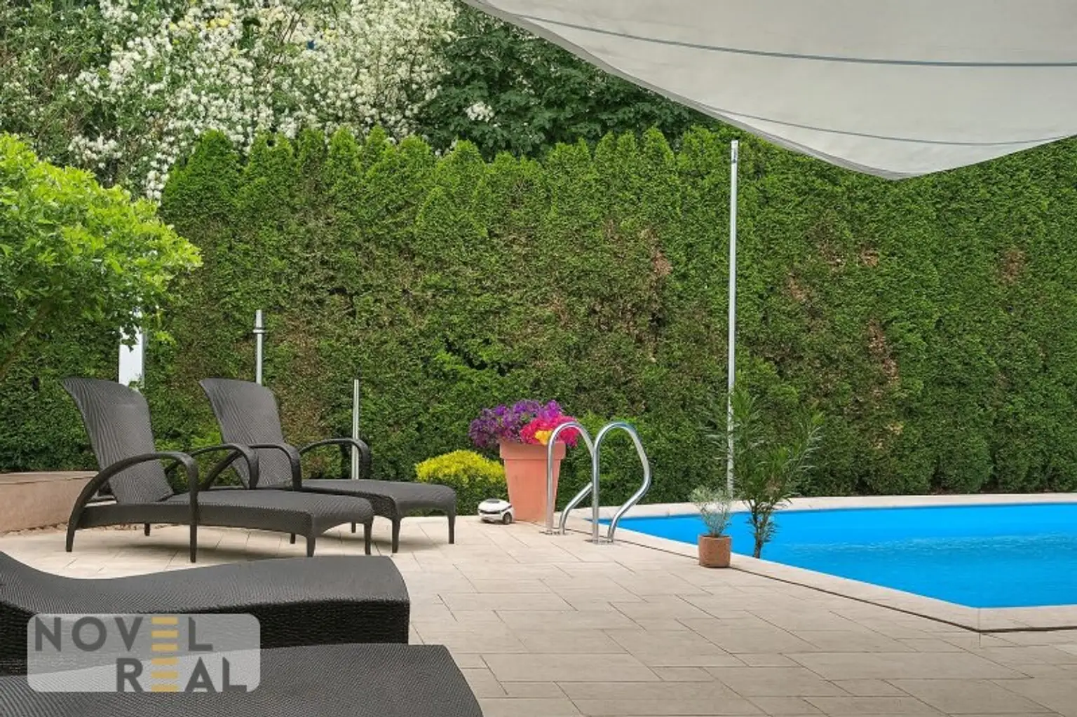 Exklusive Villa mit privatem Pool und idyllischem Garten in Toplage von Wien-Hietzing!