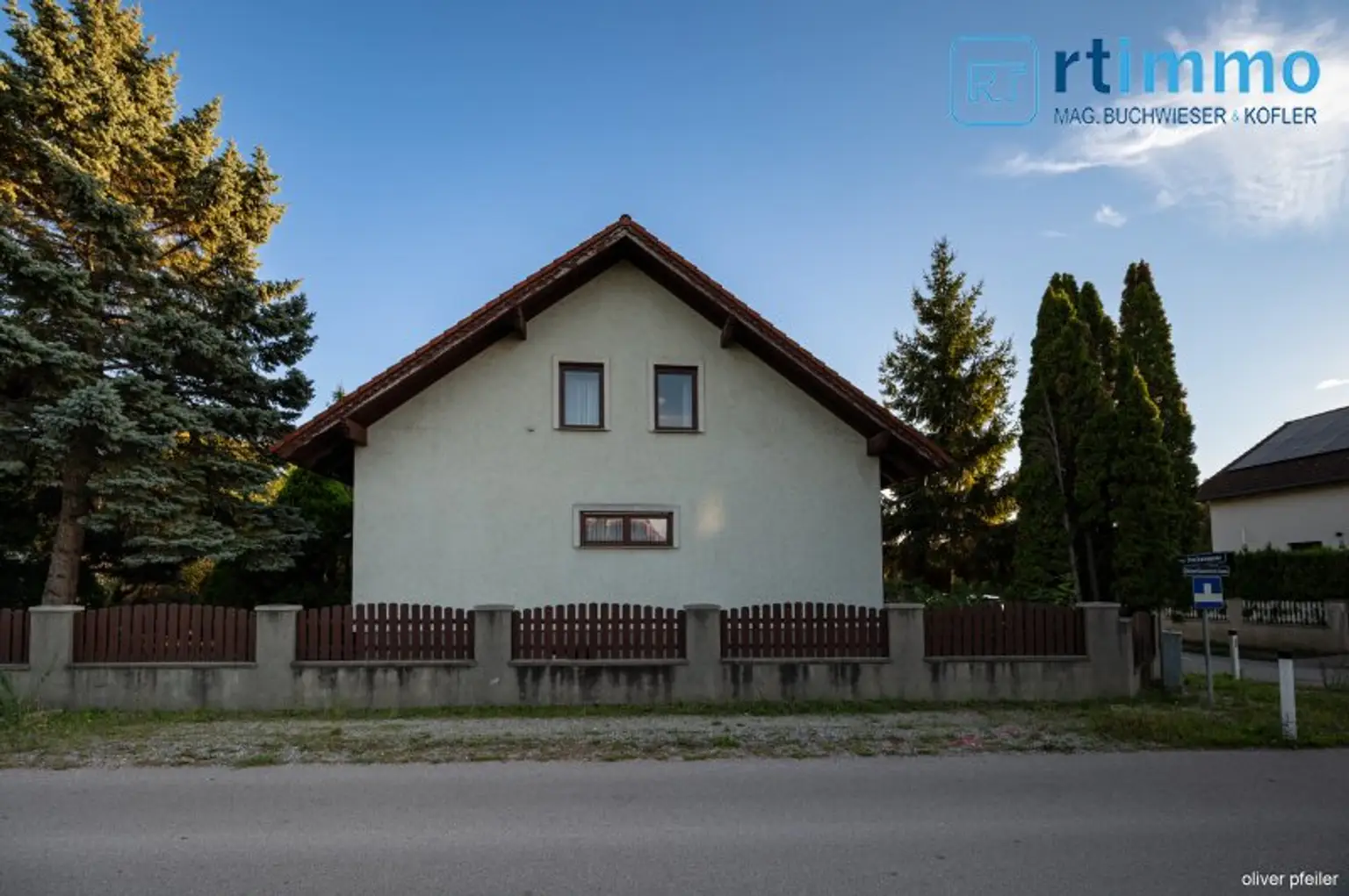 SCHÖNES FAMILIENHAUS mit Wintergarten und Garage in ruhiger Lage zu mieten!