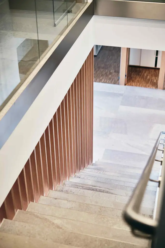 HI TECH BETRIEBSGEBÄUDE