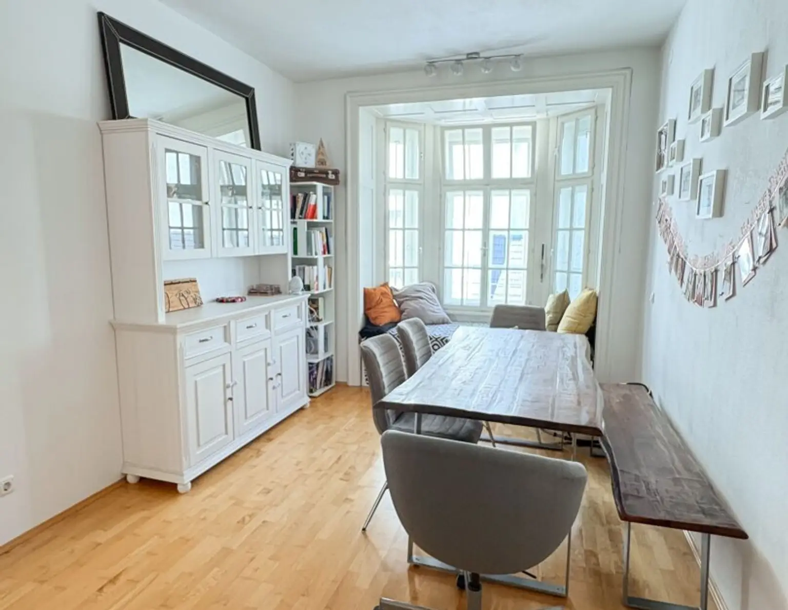 Zentrale Altbau Rarität: 4-Zimmer-Wohnung mit Gartenmitbenutzung und Tiefgarage