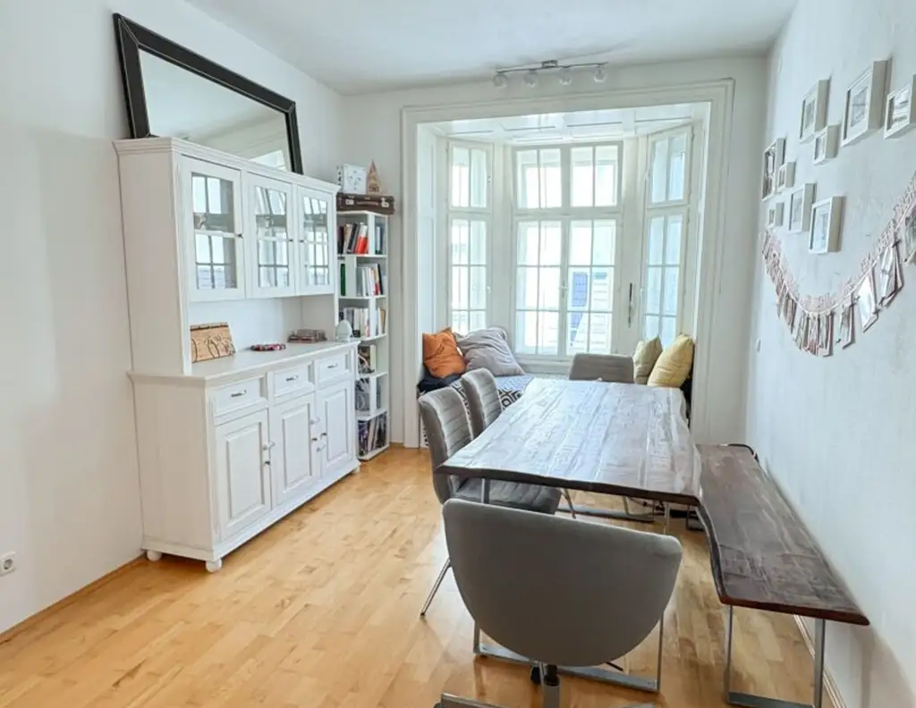 Zentrale Altbau Rarität: 4-Zimmer-Wohnung mit Gartenmitbenutzung und Tiefgarage