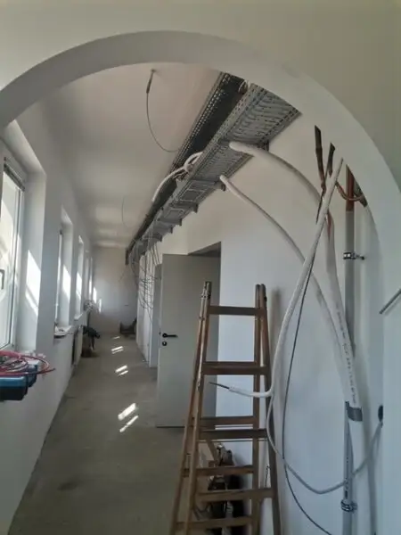 Vollsanierte Gewerbefläche in Wien: 682m²,  perfekt für Ihr Business! 28 Stellplätze, LKW Einfahrt