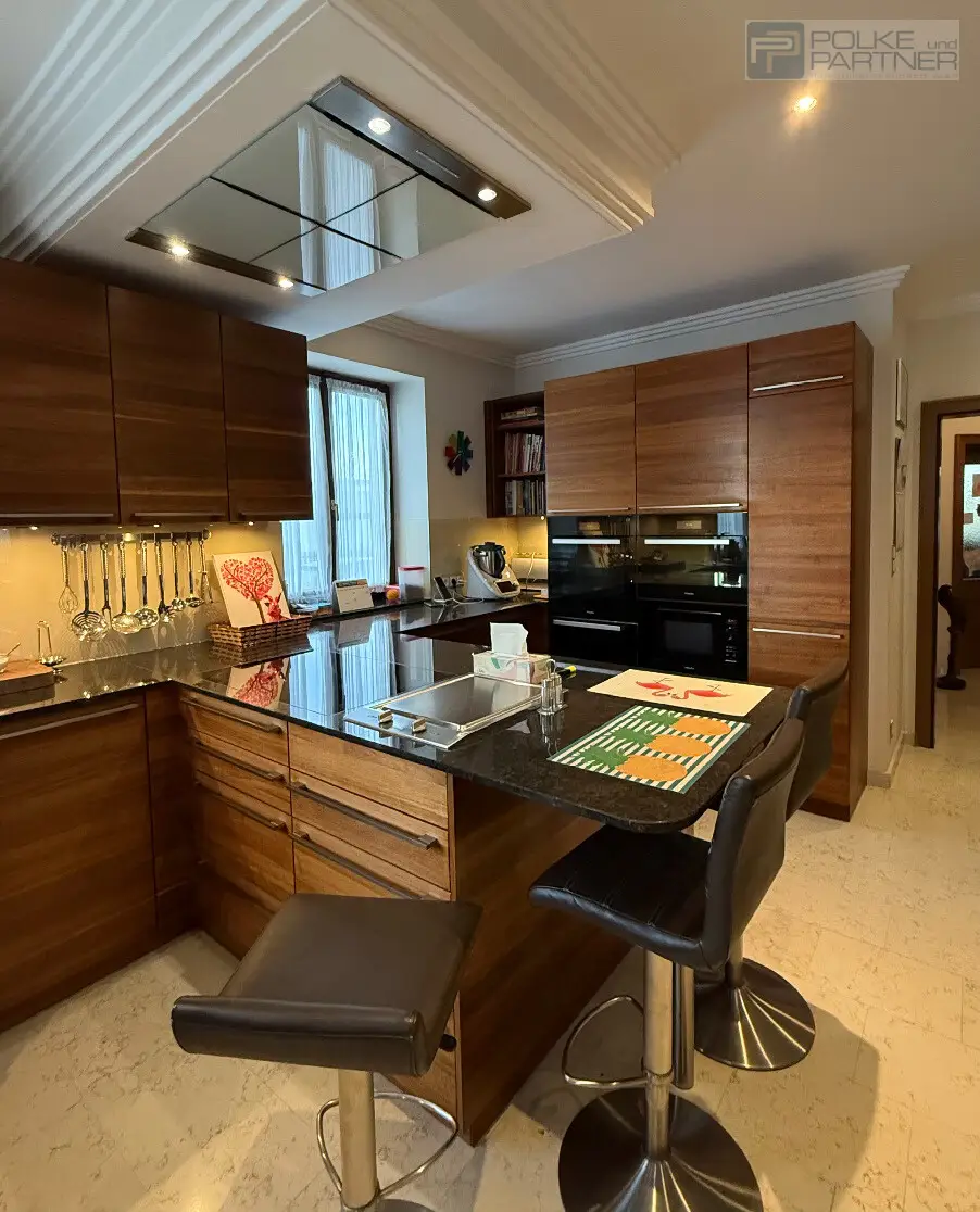 GARTENPARADIES   -  9.000 M² - 
LANDHAUS IN PARKLANDSCHAFT  
NUR 30 MINUTEN VON WIEN