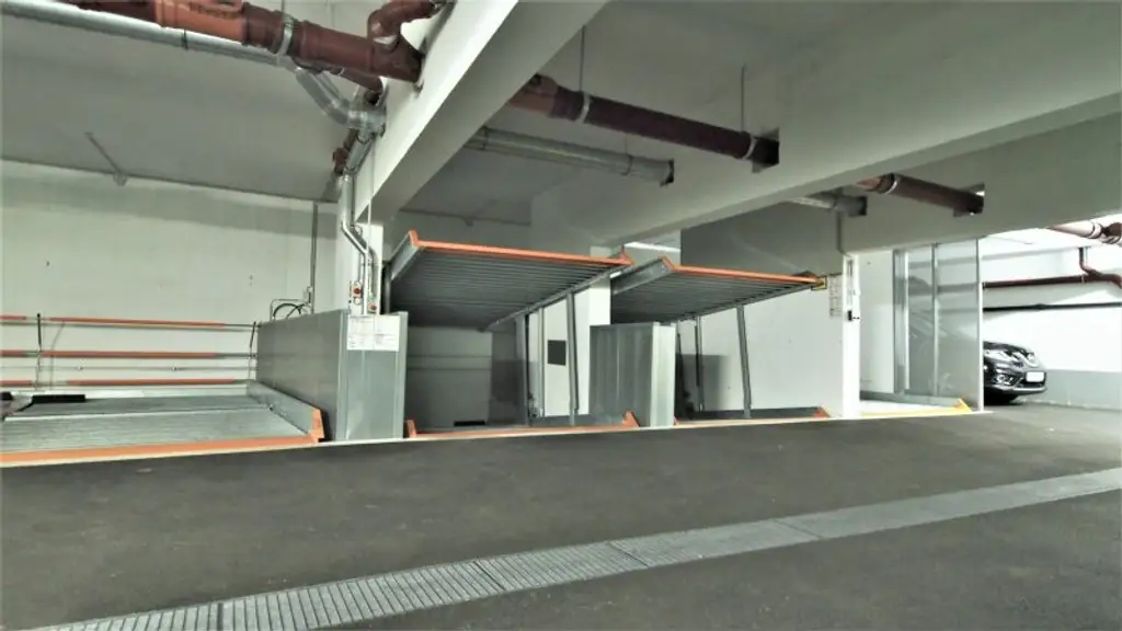 Moderner Stapelparkplatz in der Gersthoferstraße!