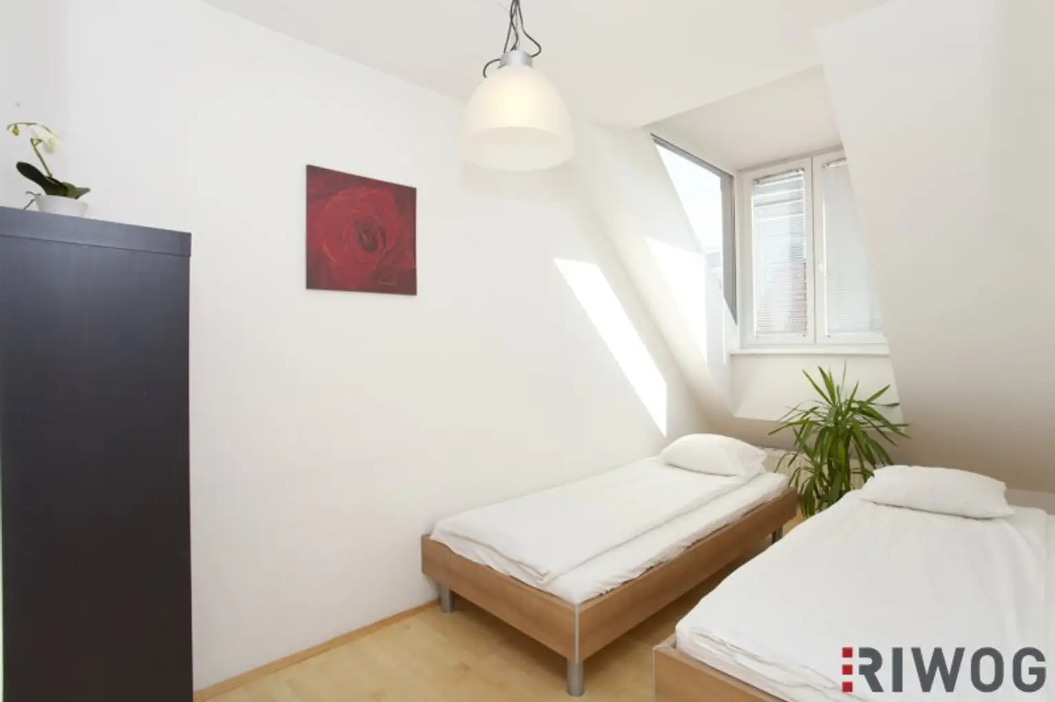 vollmöblierte Dachgeschosswohnung im Altbau *** 3 Gehminuten zum AKH Wien bzw zur Alser Straße