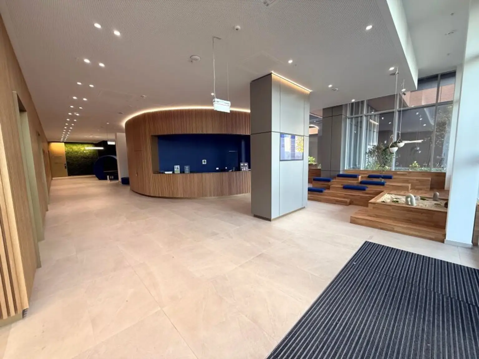 ERSTBEZUG 3 ZIMMER WOHNUNG IM "GRÜNBLICK" VIERTEL ZWEI + TRAUMTERRASSE MIT ca. 64 m² + NUTZUNG INFINITY-AUSSENPOOL, GYM & SAUNA