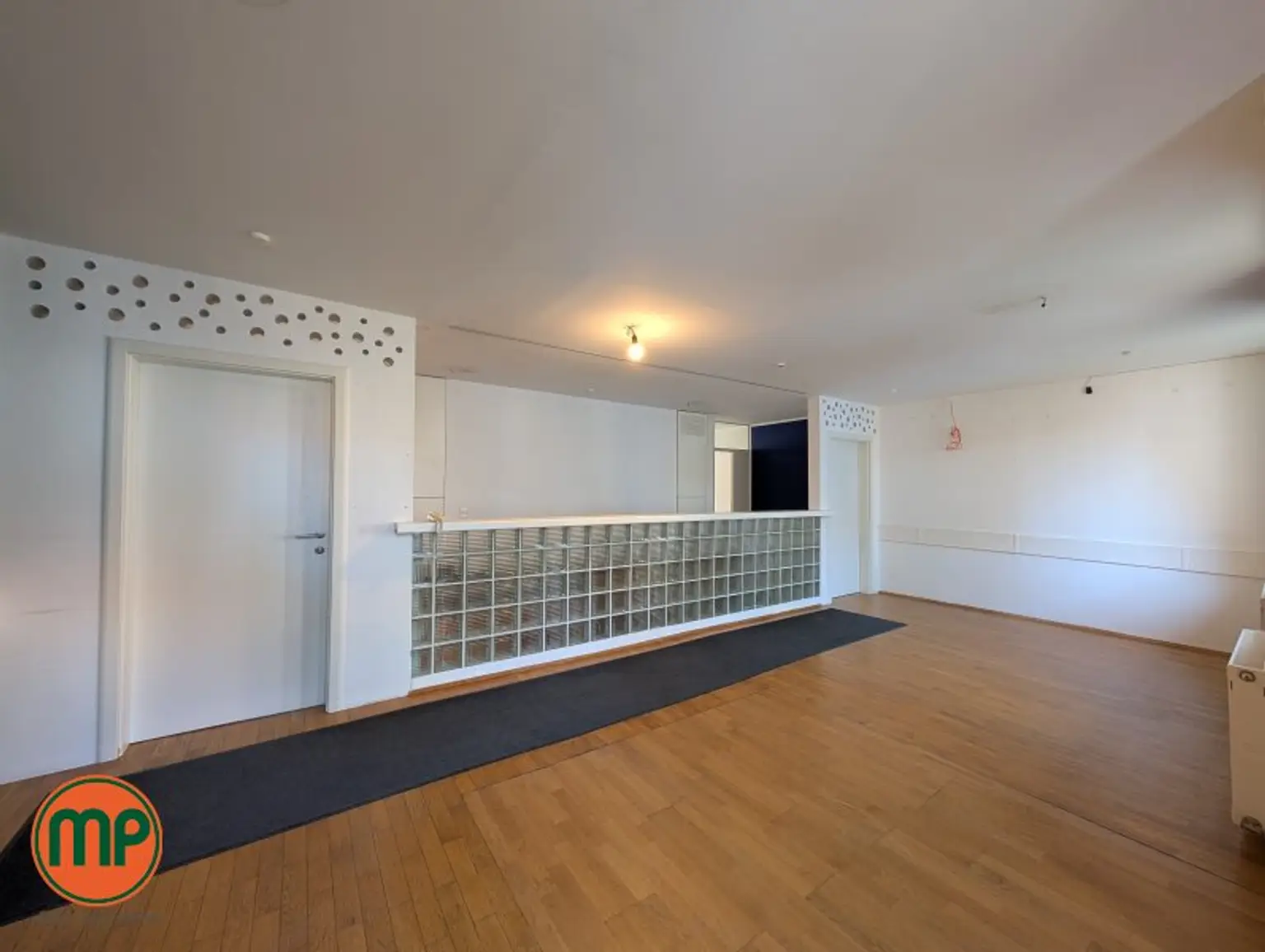 NUR FÜR ÄRZTE: Patientenpotential trifft Top-Anbindung: Ihre Praxis direkt an der U6