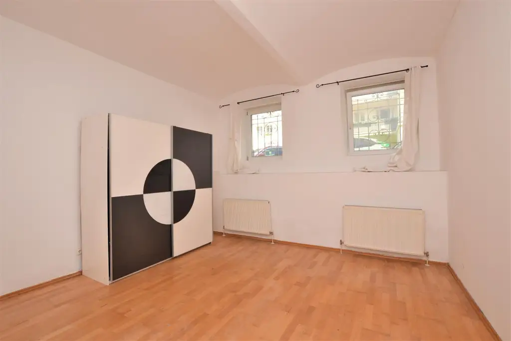 Seltene Gelegenheit - charmanter Altbau: Zwei Wohneinheiten im Herzen von Penzing