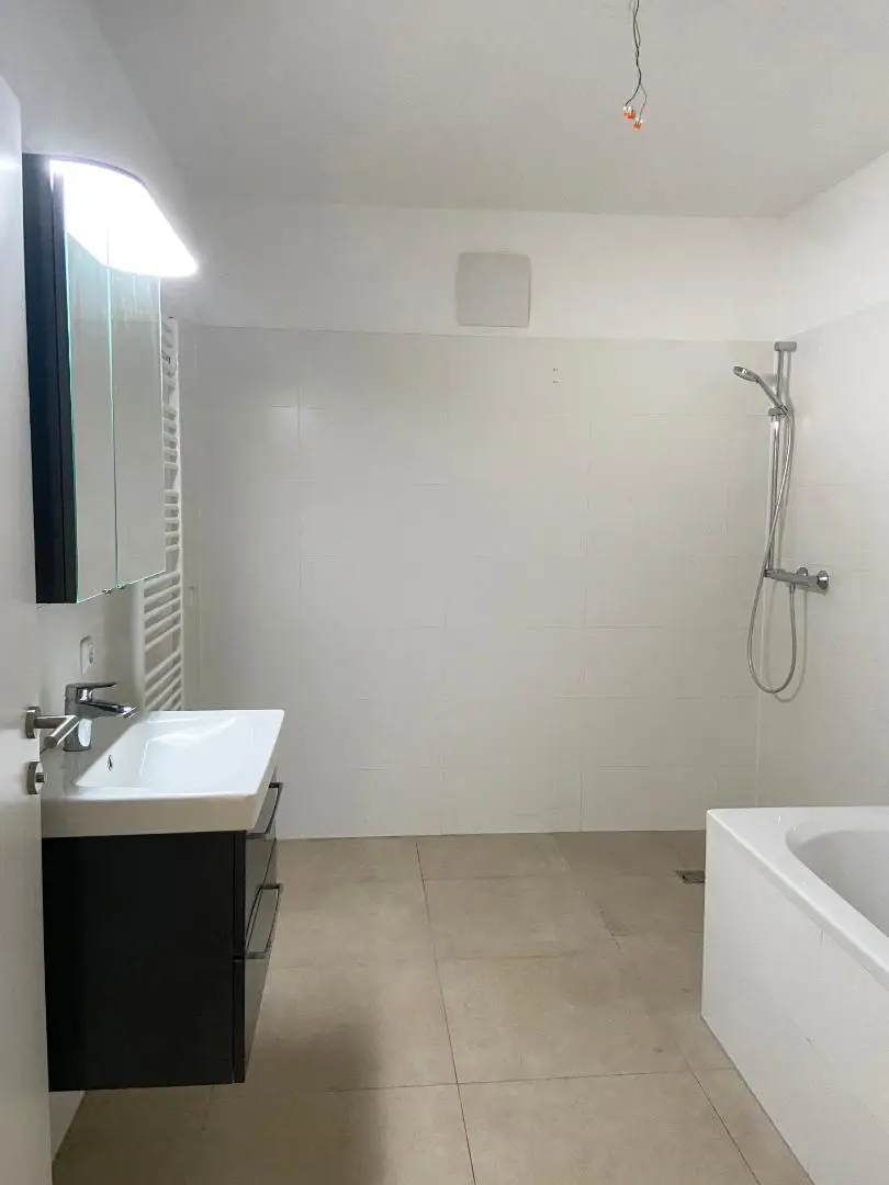 Moderne Dachgeschosswohnung inkl. Einbauküche und Loggia - Top A08