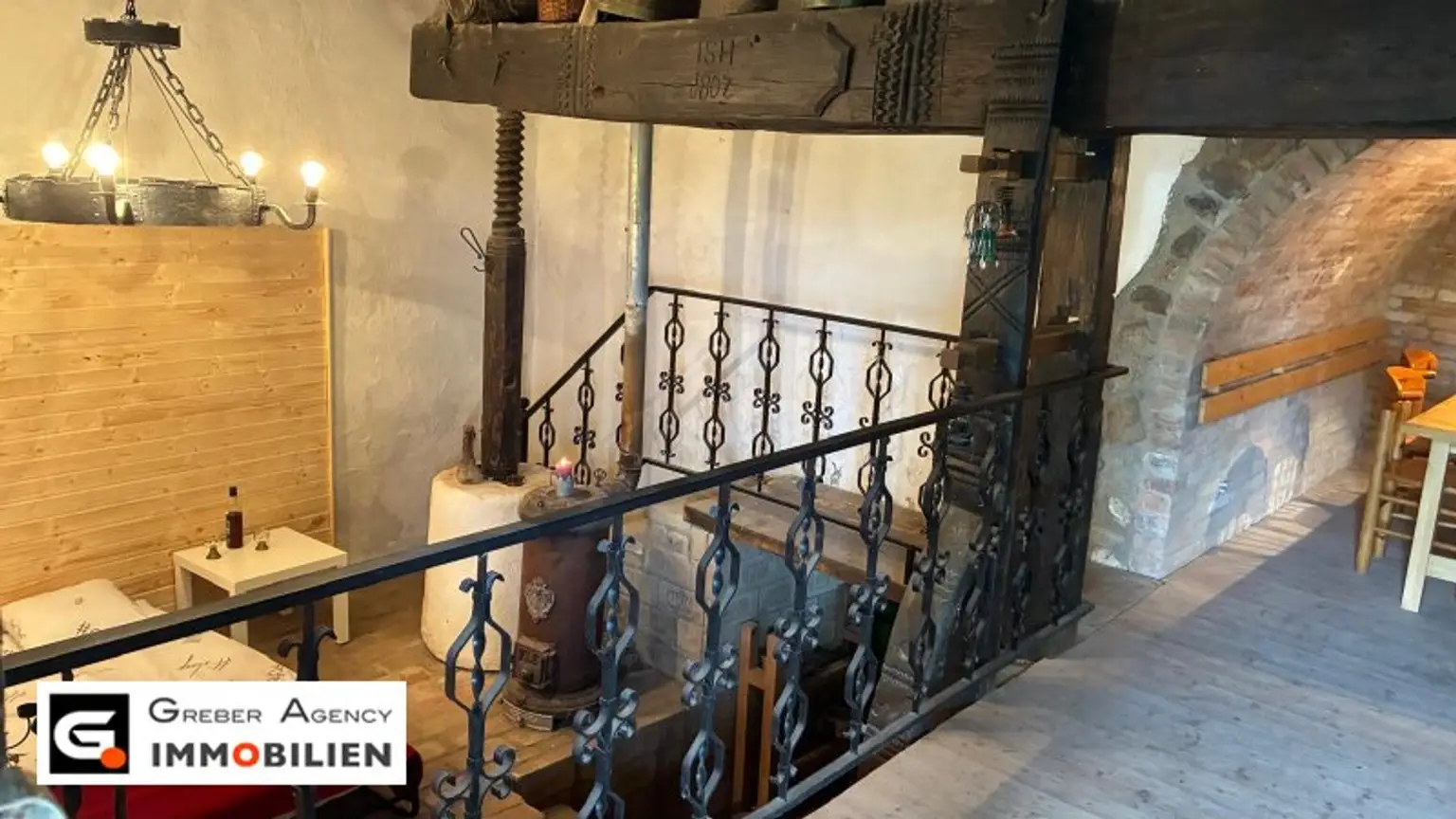 Urige Gemütlichkeit im eigenen Presshaus mit Fernblick