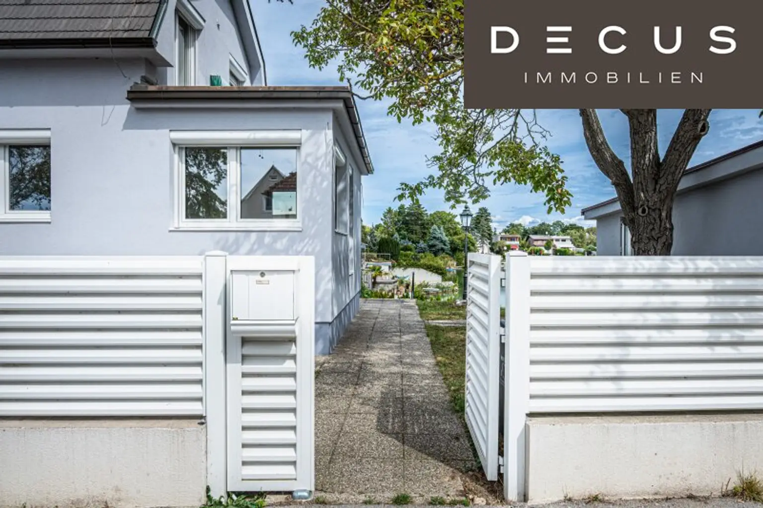 EXKLUSIVES SEEHAUS MIT EIGENEM STEG