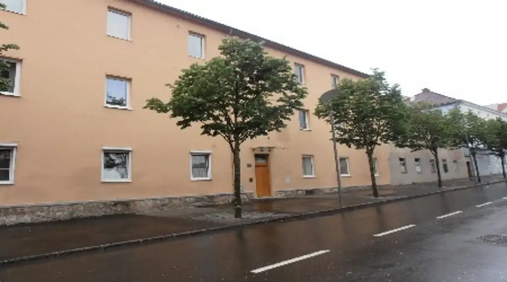 Möblierte 2-Zimmer-Wohnung im Erdgeschoß eines Wohnhauses im Zentrum von Bruck/Mur zu mieten !