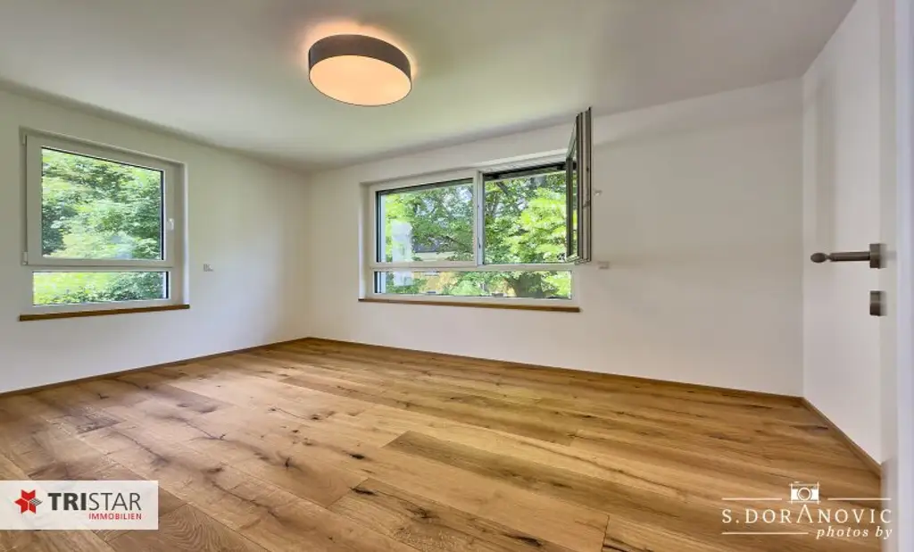 Zum Verkauf: Exklusive Doppelhaushälfte mit Aufzug, Keller, Garten & Terrassen in 2372 Gießhübl – Neubau 2022, sofort bezugsfertig!
