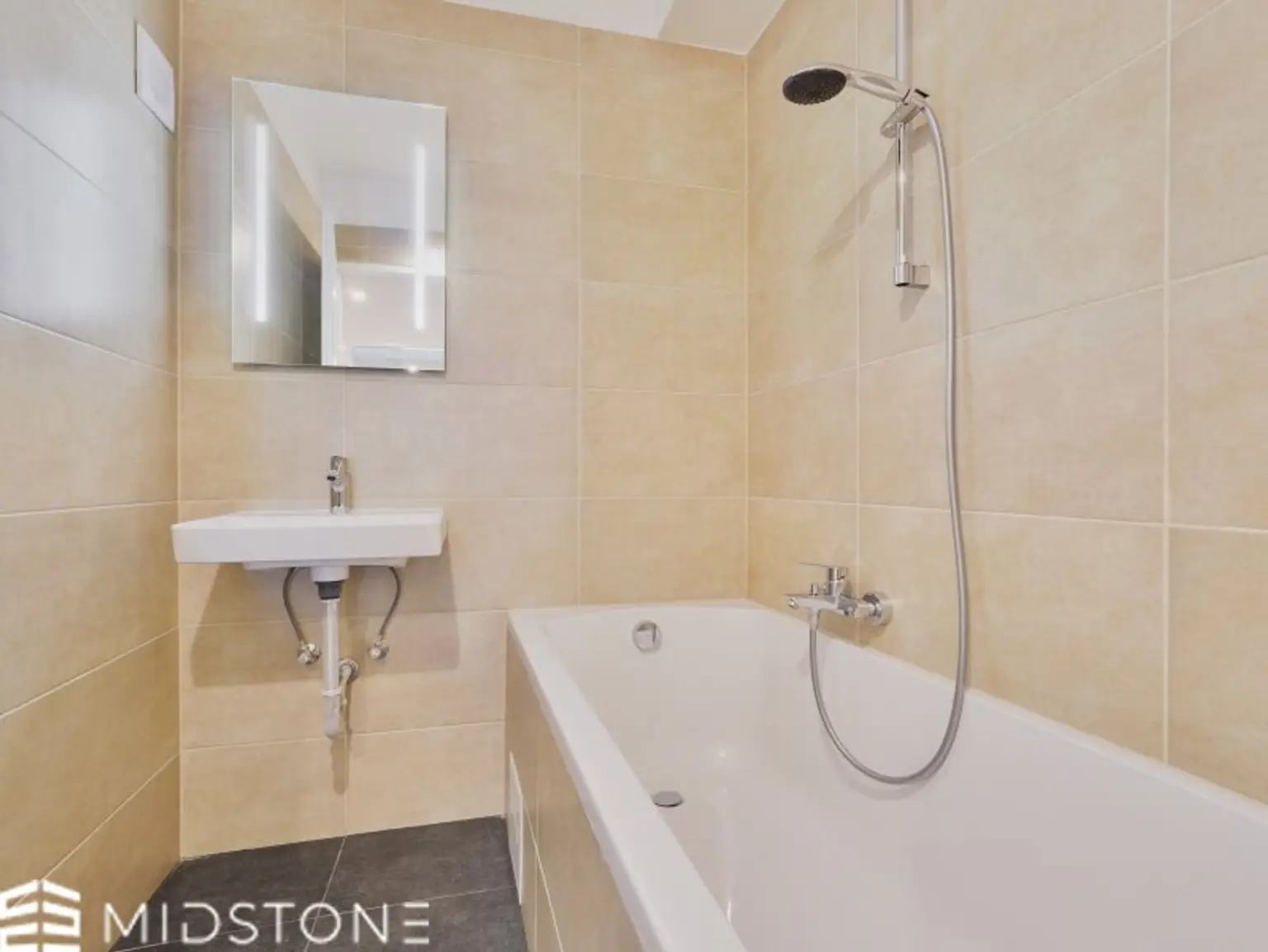 **4,8 % Nettorendite** 3er WG-HIT PROVISIONSFREI – Vollrenoviert mit Loggia und TOP Anbindung in Hernals