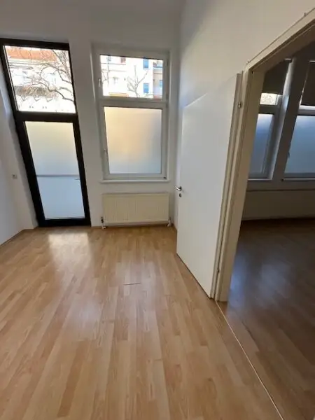 Ruhige Lage, modernes Büro/Praxis mit Autoabstellplätzen in zentraler Lage! Unbefristet!