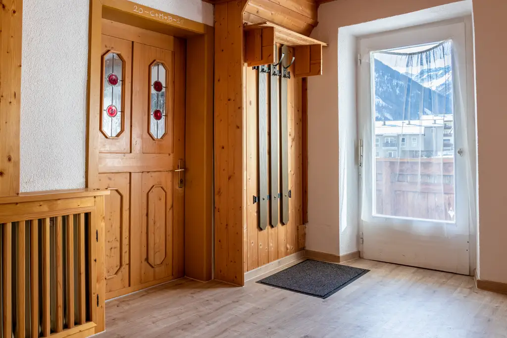 MIETE -  Helle 2 Zimmerwohnung mit Balkon inkl. Betriebskosten - in Virgen