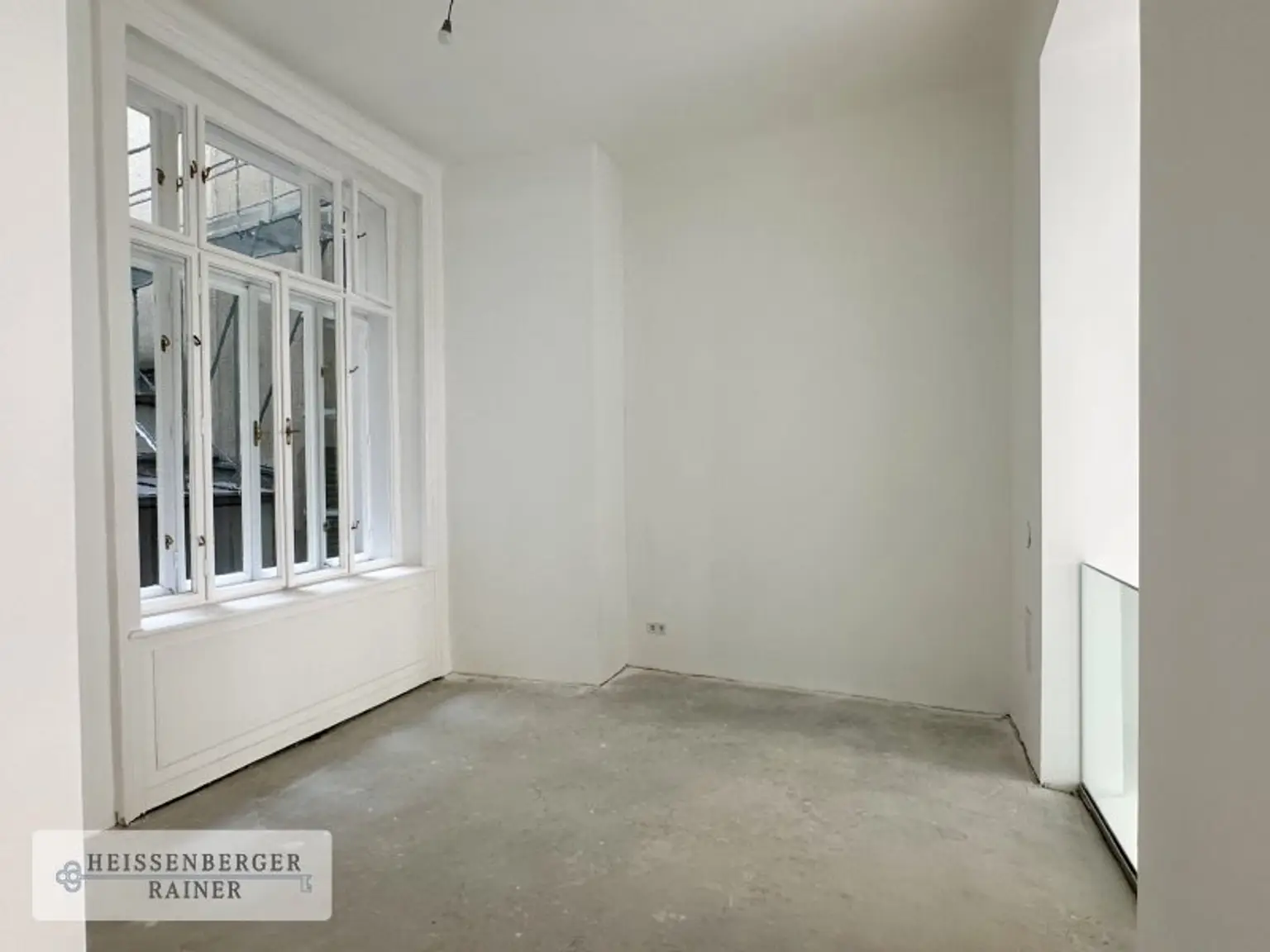 BOUTIQUE RETAIL SPACE /// BESTLAGE IM SERVITENVIERTEL