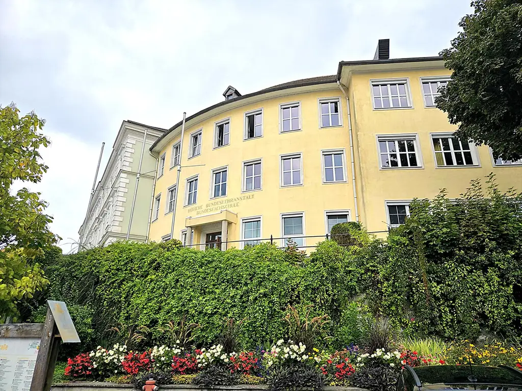 Freundliche Geschäftsräumlichkeit, Büro, Ordination oder Kanzlei im Erdgeschoss im Zentrum Haag zu mieten