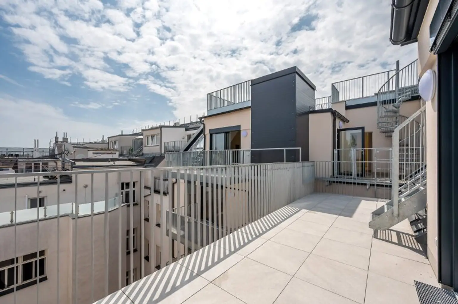 ++FonteFlats++ Außergewöhnlicher 4-Zimmer Dachgeschoss-ERSTBEZUG mit großartiger Dachterrasse