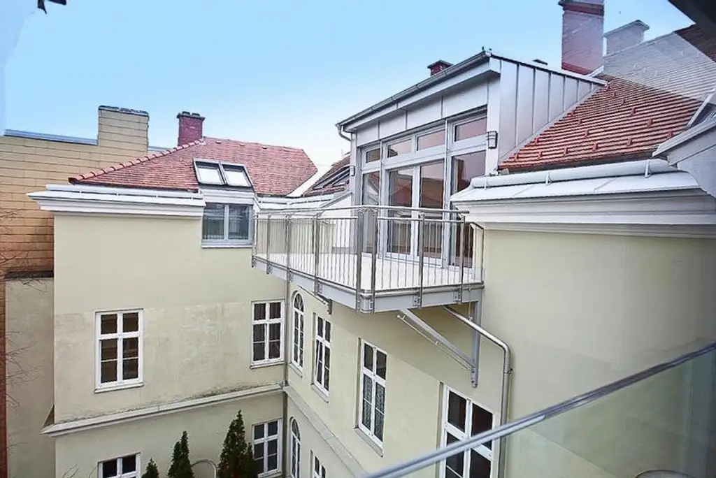 Exklusive, traumhafte Dachgeschosswohnung mit großer Terrasse