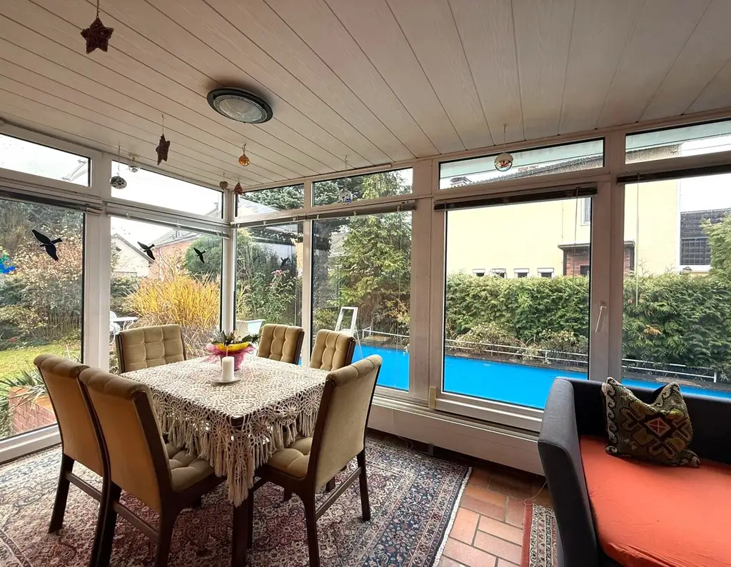 Leben, Lachen, Entspannen – Ihr Zuhause mit Pool und Gartenidylle