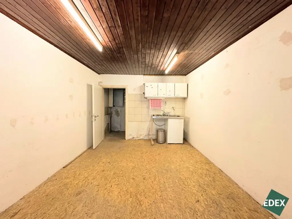 Sanierungsbedürftige 1-Zimmer-Wohnung in zentraler Lage