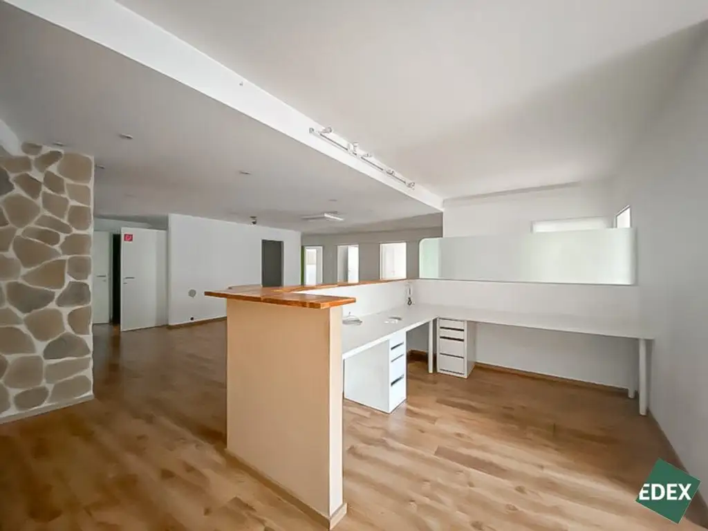 Großflächige Ordination mit guter Anbindung