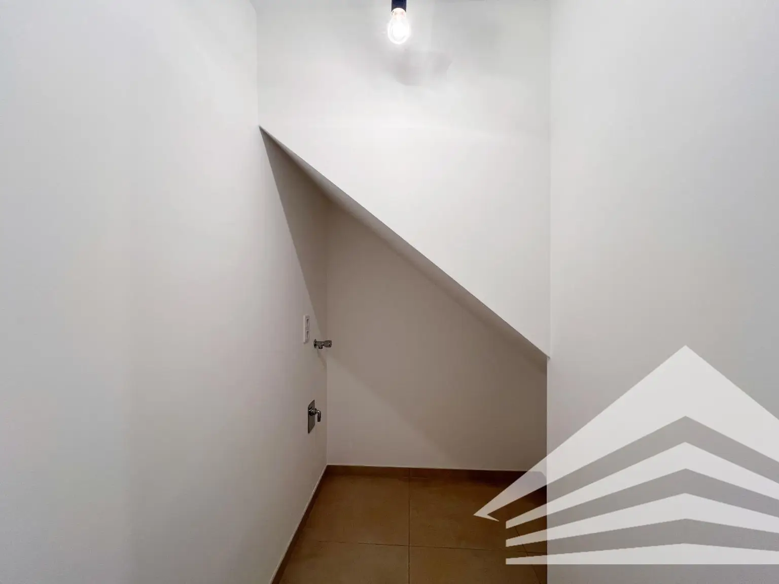 Abstellraum mit WM-Anschluss