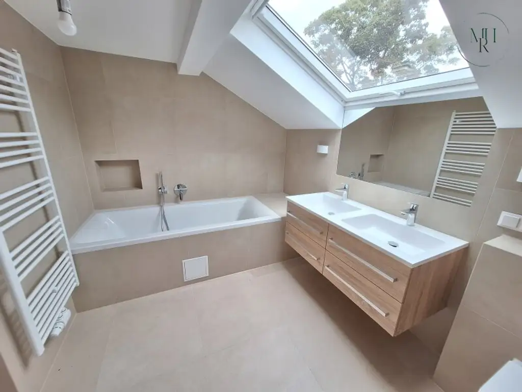 Exklusiv Wohnen in Toplage Währings - hochwertig sanierte Penthousemaisonette mit Grünblick und Garten
