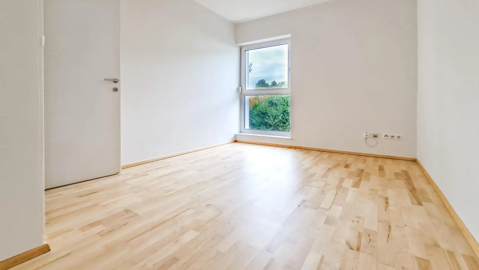 Niedrigenergie-Doppelhaushälfte in Mauer. 5 Zimmer, Terrasse, Garten und Autostellplatz