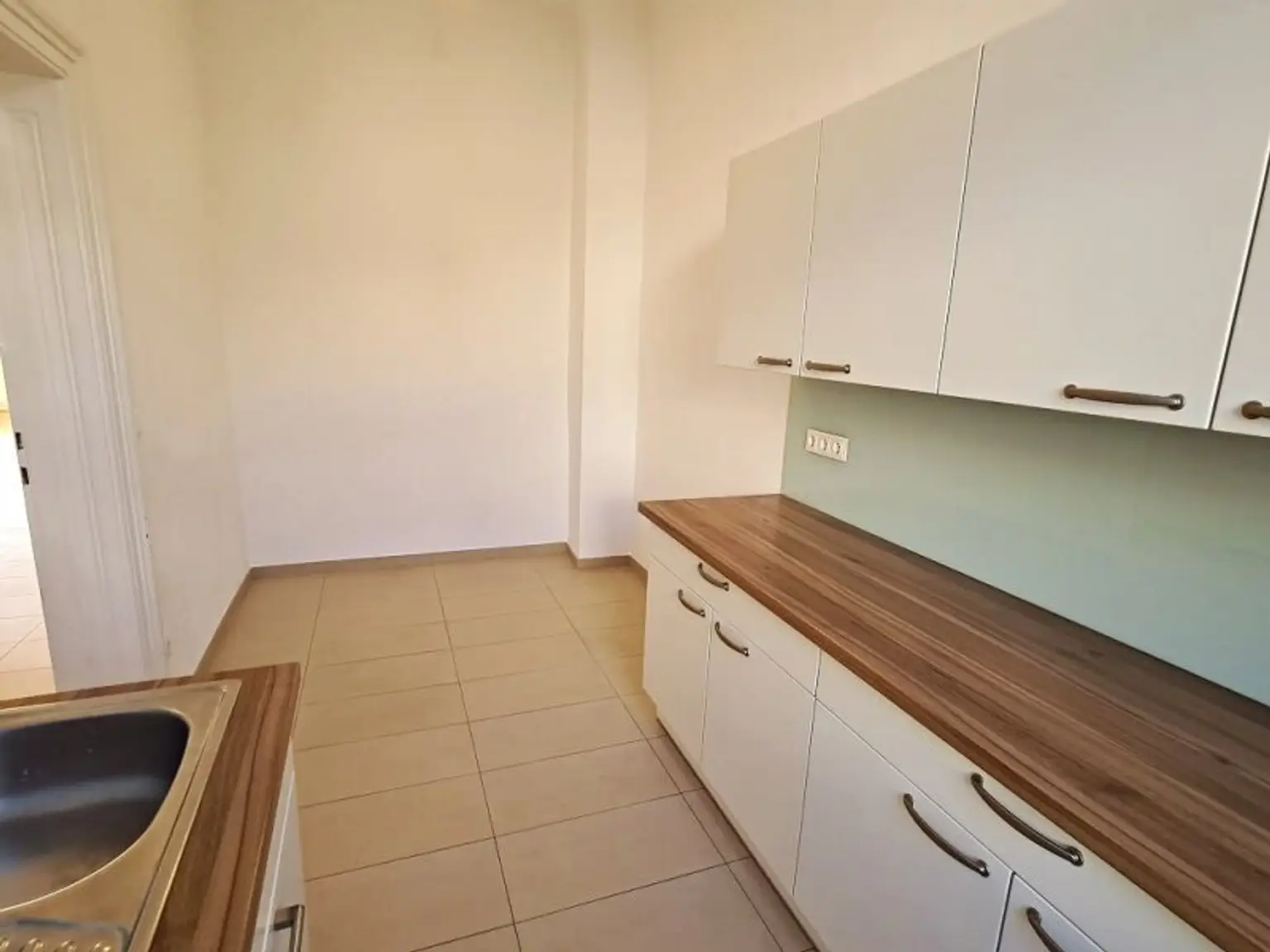 ROCHUSMARKT-NÄHE, sonnige 103 m2 Altbau, 3 Zimmer, WG-geeignet, Küche, Wannenbad, Parketten, Geusaugasse