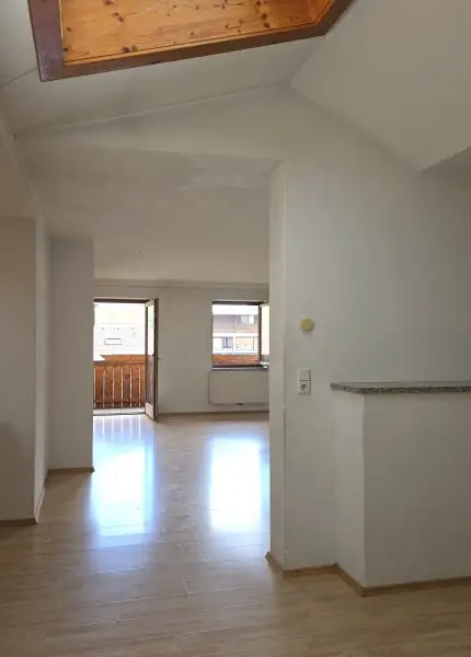 Fügen - großzügige 4 Zimmerwohnung im Dornröschenschlaf