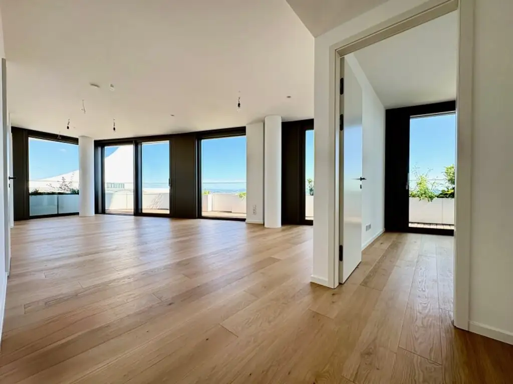 LUXURIÖSE 3-ZIMMER-WOHNUNG MIT 2 BÄDERN, GARAGENPLATZ UND ATEMBERAUBENDEM PANORAMABLICK