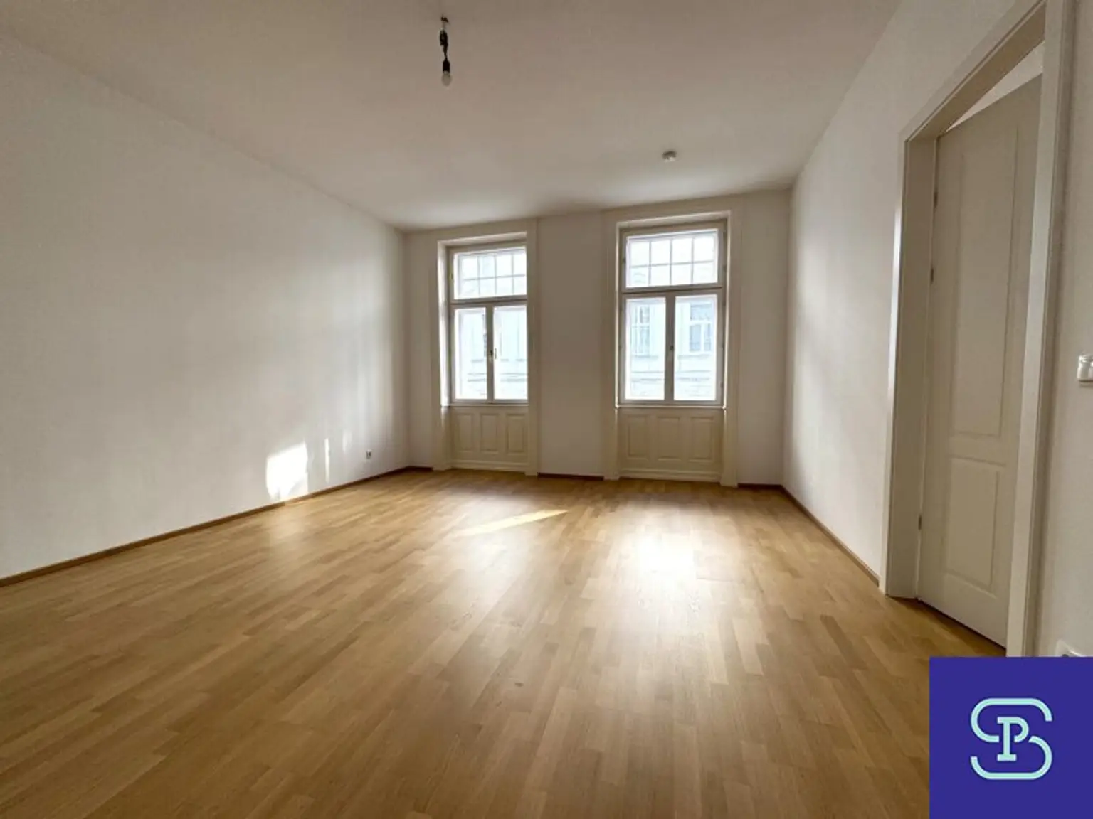 Provisionsfrei: Unbefristeter 98m² Altbau mit 11m² Süd-Loggia und Einbauküche - 1070 Wien!
