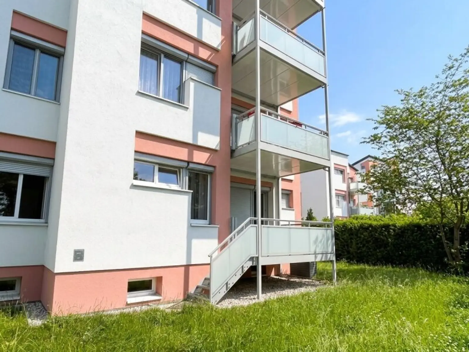 Garten mit Blick zur Terrasse