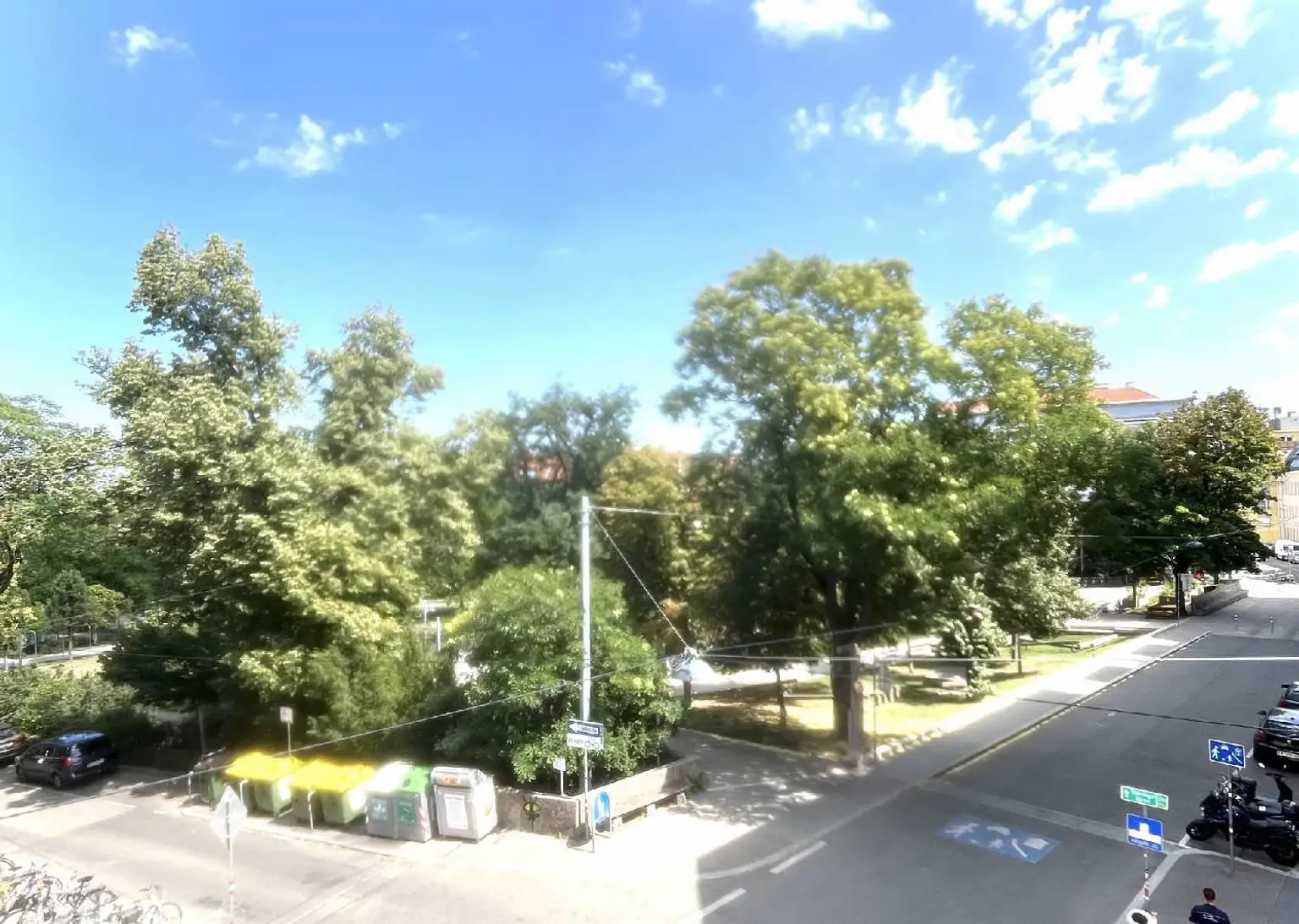 Wunderschöne helle Erkerwohnung mit Blick über den Schubertpark