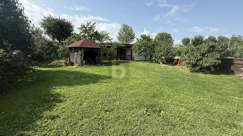 LIEBEVOLL GEPFLEGT MIT SONNIGEM SÜD-WEST GARTEN & DOPPELGARAGE