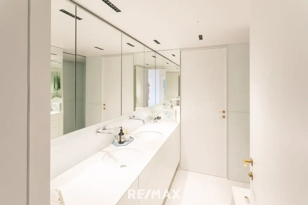 Alt-Hietzing - Luxuriöses Dachgeschoss mit Terrasse auf Wohnebene !