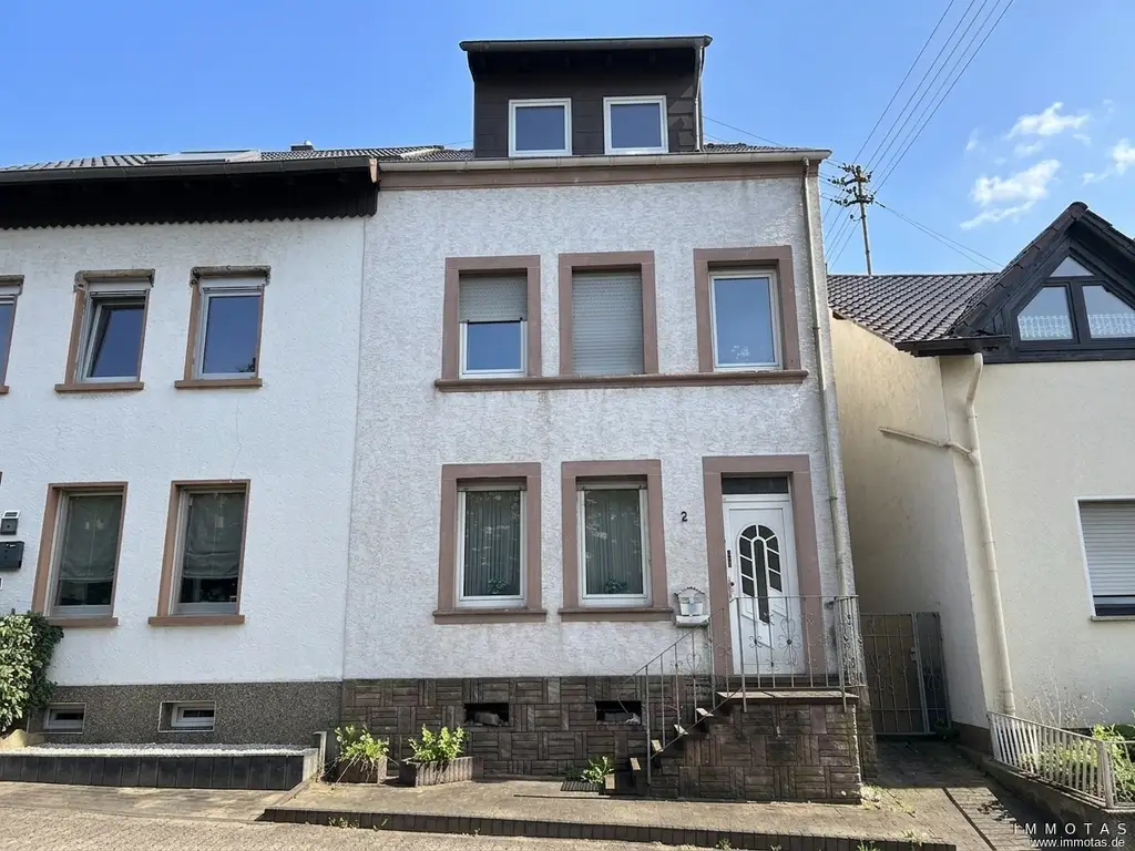 BIETERVERFAHREN - PROVISIONSFREI für Käufer - Sanierungsbedürftiges Einfamilienhaus mit Innenhof